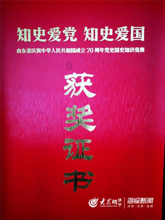 逃离海滩的女孩